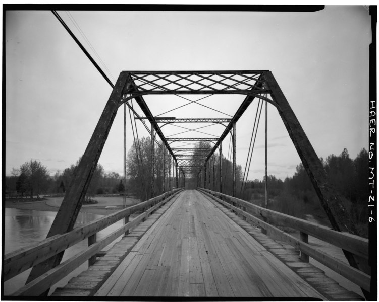 File:VIEW LOOKING NORTHWEST, 'BARREL SHOT' FROM CENTER TRUSS - Old Steel Bridge, Spanning Flathead River on Steel Bridge Road, Kalispell, Flathead County, MT HAER MONT,15-KALSP.V,1-6.tif