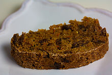 A vegan carrot bread prepared with carrot and raisins Vegan Carrot Raisin Manna Bread (4107948062).jpg