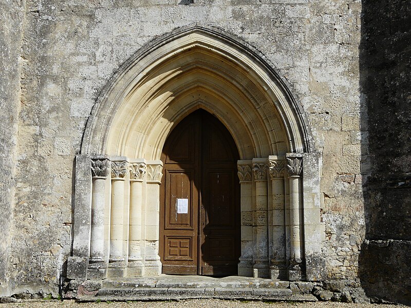 File:Villefranche-de-Lonchat église portail.JPG