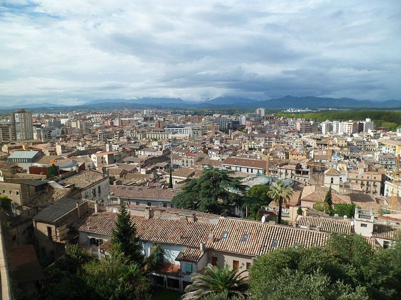 File:Vistes des de la muralla de Girona 02.jpg
