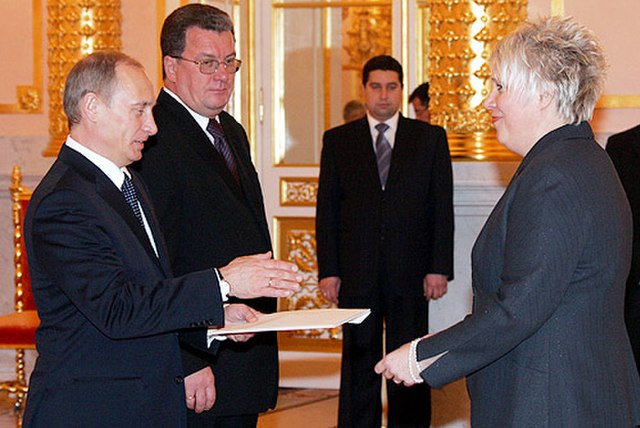 Ambassador Kaljurand with Russian President Vladimir Putin in 2006