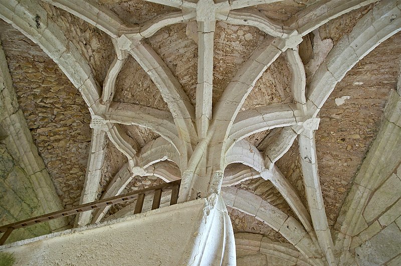 File:Voûte escalier château herm.jpg