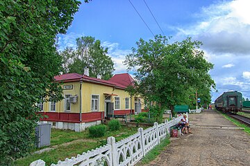 Estación de tren en la ciudad de Pestovo