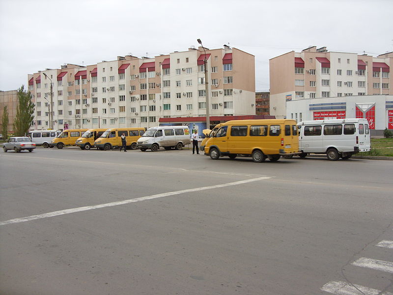 File:Volzhskiy - route taxi at the end stop - 27th microdistrict.jpeg