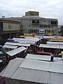 Nederlands: Markt op het plein Vredenburg in Utrecht, gefotografeerd vanuit Hoog Catharijne. Op de achtergrond het Muziekcentrum Vredenburg, dat deels wordt afgebroken om plaats te maken voor het Muziepaleis in het kader van de Aanpak Stationsgebied
