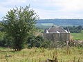 De la route menant au château à partir du hameau