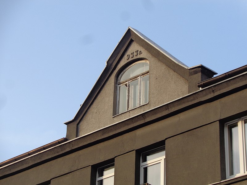 File:Włocławek-top of tenement at Szczęśliwa street.jpg