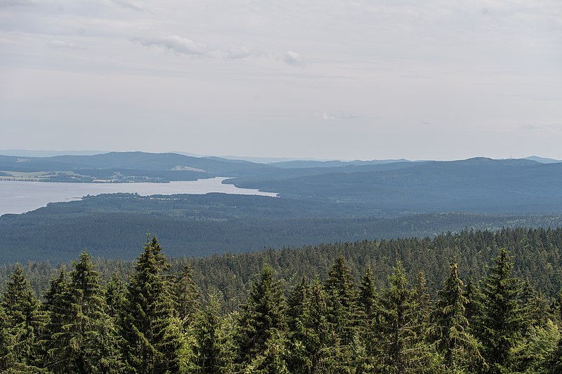 File:WTB 20220723 Ulrichsberg Aussichtsturm Moldaublick 7963.jpg