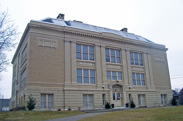 Washington School building in 2009