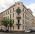 Mietshaus in geschlossener Bebauung und in Ecklage