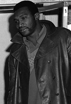 Wendell Hayes visits patients at Fitzsimons Army Medical Center (cropped).jpg