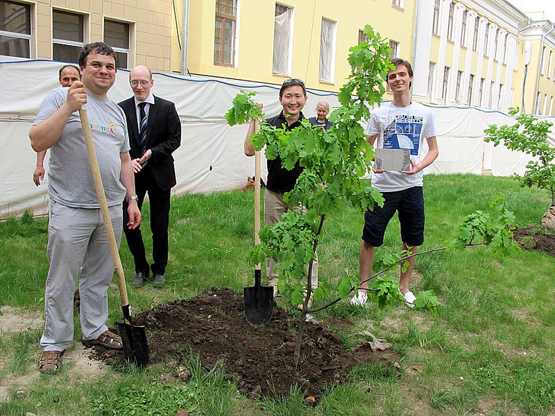 File:Wiki Party in Moscow 2013-05-18 (Wikipedia Alley; Krassotkin; 26).JPG