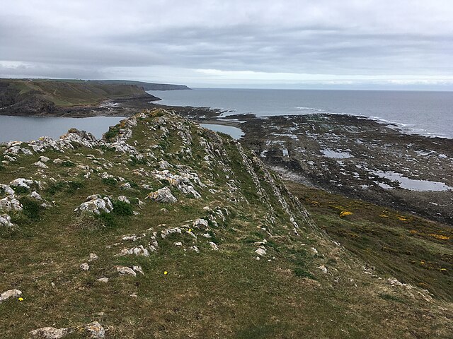 View of the tidal path between the mainland and Inner Head of Worm's Head.