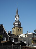 Miniatuur voor Bestand:Wuppertal, Turm der Reformierten Kirche Cronenberg von Schorfer Straße aus.jpg