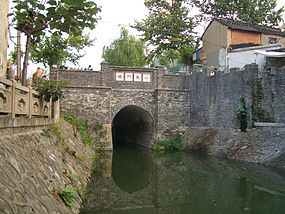 Bro i centrala Yangzhou.