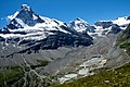 Das Zmutt-Tal bei Zermatt. Matterhorn (links) und Dent d’Hérens (rechts).
