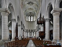 Fichier:Église_Saint-Pierre_d'Auxerre_-_interior.jpg