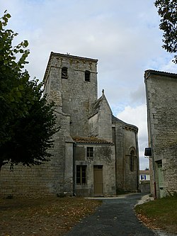 Église Saint-Rémy de Saint-Rémy (Deux-Sèvres) côté sud.JPG