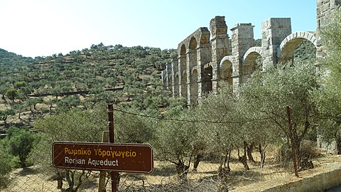 Aqueduct near Moria (photo)
