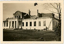 Палац у Бачэйкаве, пашкоджаны ў час баявых дзеянняў. Ліпень 1941 года.