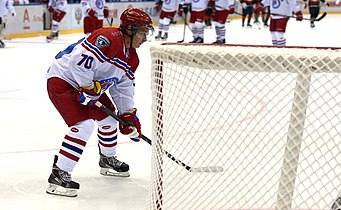 Bei einem Spiel der Night Hockey League.  Sotschi, 16. Mai 2015