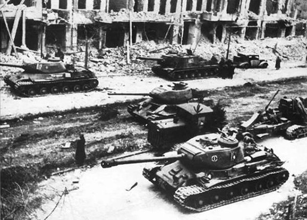 Soviet tanks and self-propelled guns on the streets of Berlin