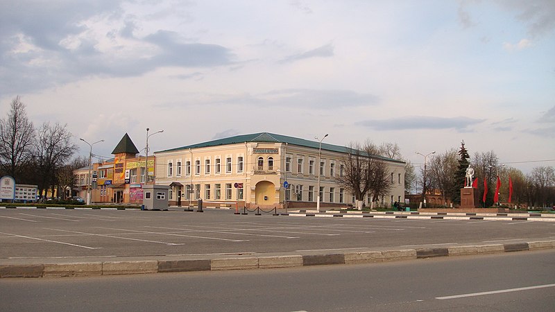 File:Центральная площадь Истры - panoramio.jpg