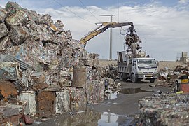 یک کارگاه پسماند زباله در شهر قم, ایران , عکاسی مستند اجتماعی, مصطفی معراجی 01.jpg