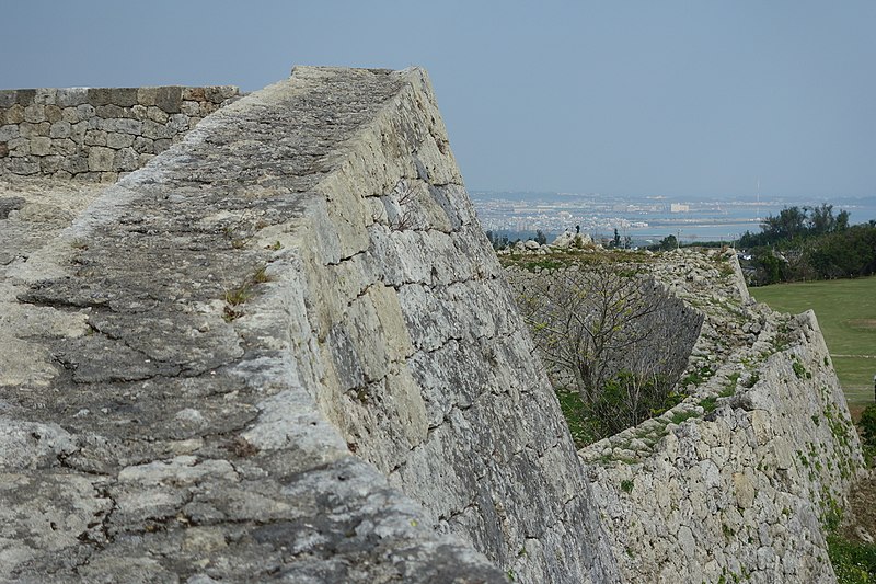 File:中城城趾城壁 - panoramio (1).jpg