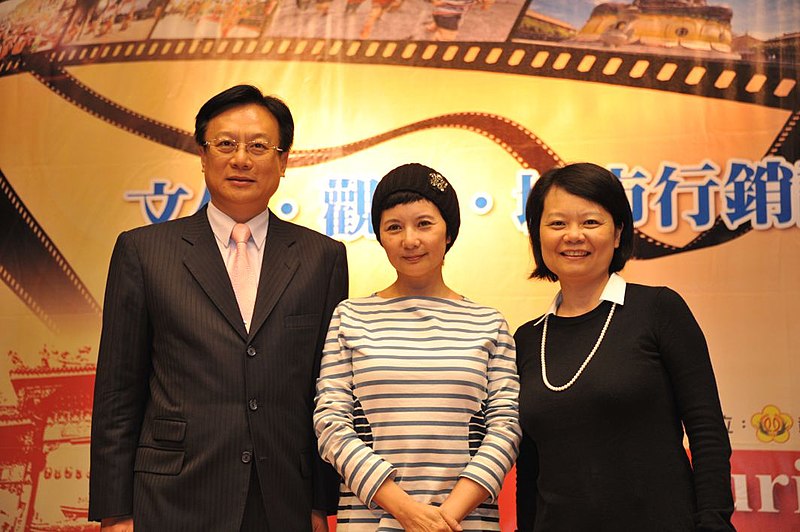 File:彰化縣長卓伯源、中國時報總編輯王美玉、製片人李烈.jpg