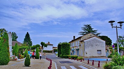 How to get to Les Artigues-de-Lussac with public transit - About the place