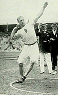 Elmer Niklander – 1920 Olympiasieger – ausgeschieden mit 42,09 m in Qualifikationsgruppe 2