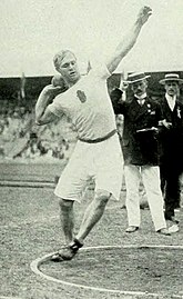 Olympiasieger Elmer Niklander (Foto: 1912 beim Kugelstoßen)