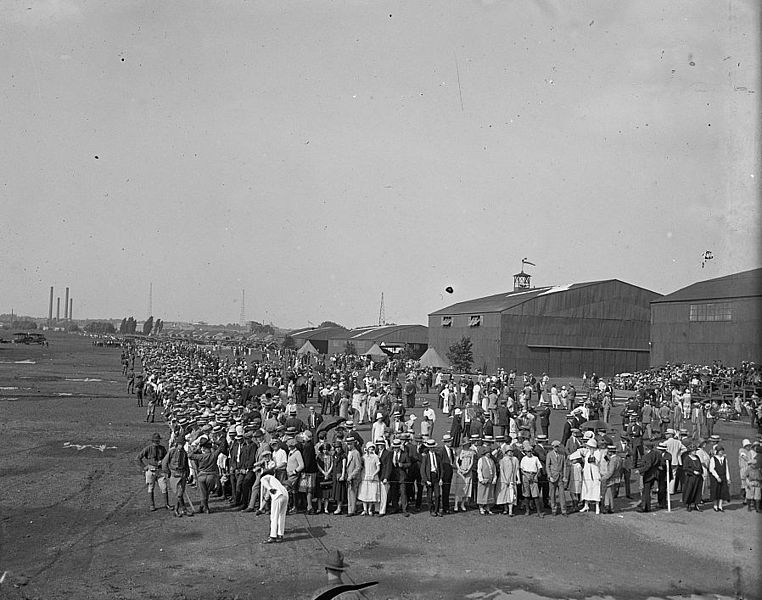 File:1925 Bolling Field airshow.jpg