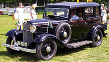 A 1932 Model 18 (V8) DeLuxe Fordor sedan 1932 Ford Model 18 160 De Luxe Fordor Sedan EYZ976.jpg