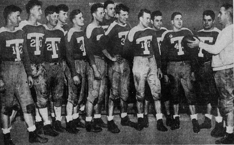 File:1938 Detroit Tech Dynamics football players and coach.jpg