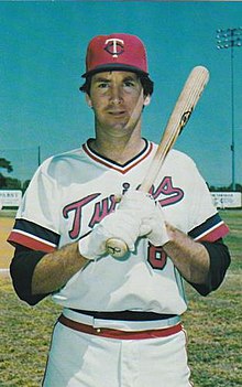 1981 yil Minnesota Twins Postcards Glenn Adams.jpg