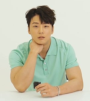 Yoon Shi-Yoon: Kişisel hayatı, Filmografi, Discografi