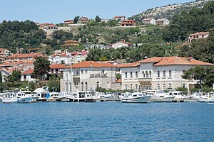 20140505 Rab town harbour Šetalište kapetana Ivana Dominisa.jpg