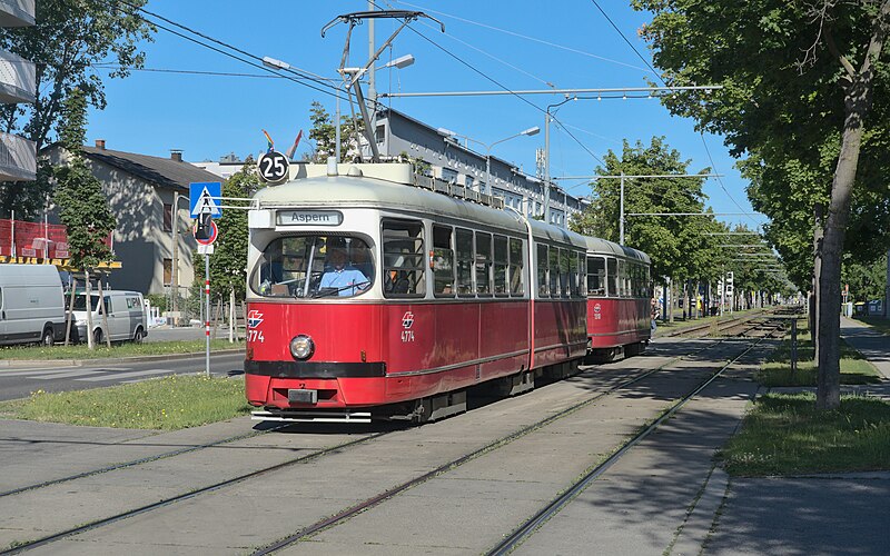 File:2017-06-08 AT Wien 22 Donaustadt, Langobardenstraße @ Trondheimgasse, E1 4774+c4 1310 Linie 25 (50446022426).jpg