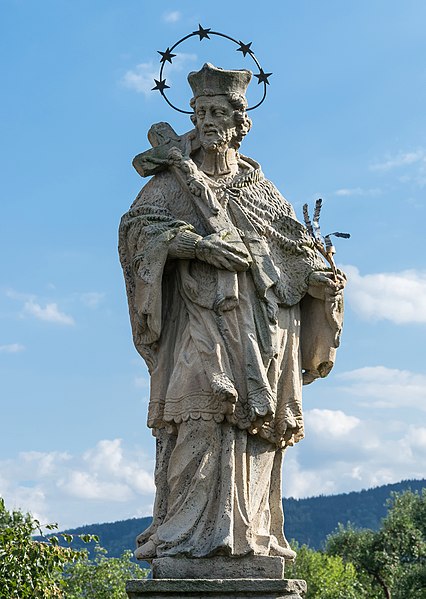 File:2018 Figura św. Jana Nepomucena w Nowej Łomnicy 2.jpg