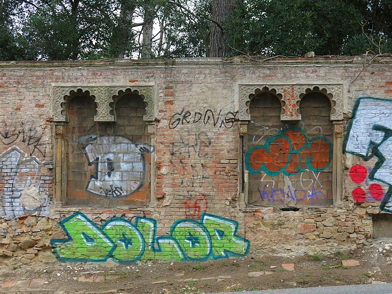 File:28 Restes del casino de la Rabassada, vora la carretera BP-1417 (Sant Cugat del Vallès).jpg