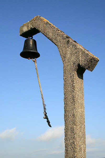 File:A bell by the 12th green at Hawick Golf Course - geograph.org.uk - 989390.jpg