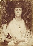 Alice Liddell 1872, på ett foto av Julia Margaret Cameron.