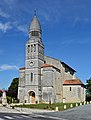 L'église Saint-Pierre-aux-Liens et son clocher-porche.