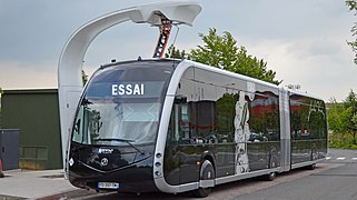 Bus de la livrée neutre (girouette ESSAI) sur la ligne Némo 1 au Pôle Jules Verne (742).