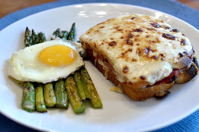 File:Asparagi alla Bismarck and croque-monsieur (4717894679).jpg