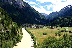 Innterkirchen med Aareschlucht bakom