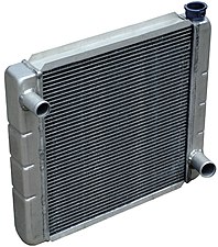 Radiator pentru răcirea unui motor de automobil (convectiv)