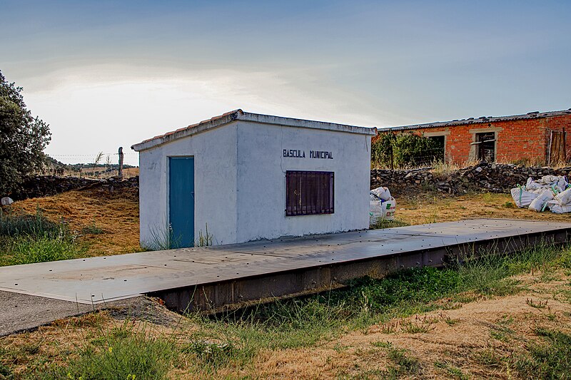 File:Báscula municipal de La Tala.jpg